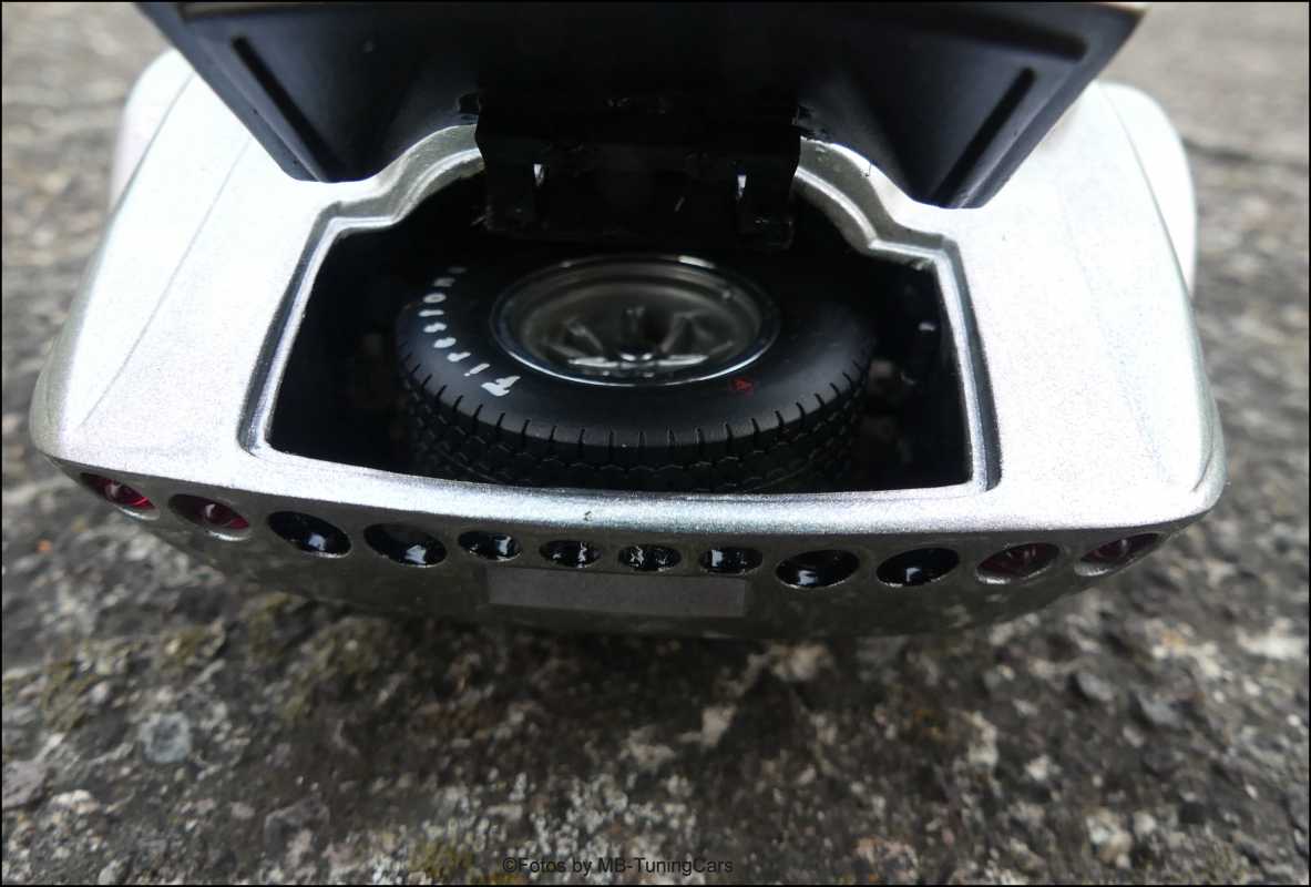 1:18 Chevrolet Corvette Stingray Coupe Standox Imola Ice by Exoto